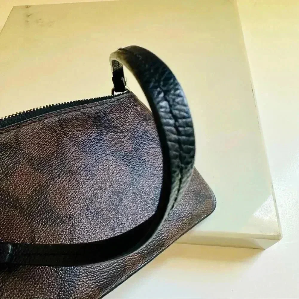 Coach Corner Zip Wristlet In Signature Leather